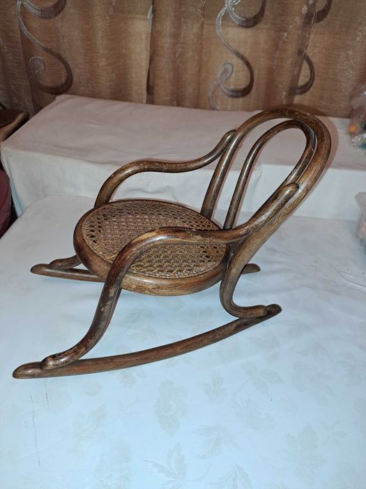 balansoar lemn papusi vechi stil Thonet