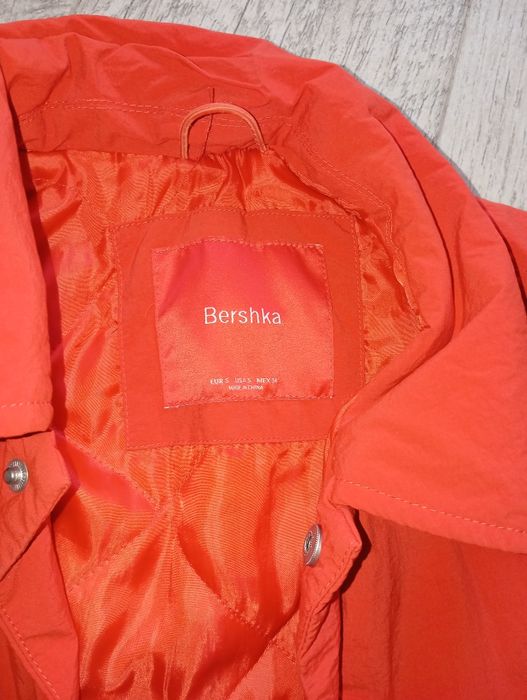 Vând Geaca de primăvară Bershka