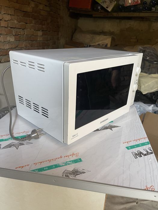 Продаётся Микроволновая печь Samsung MW712BR
