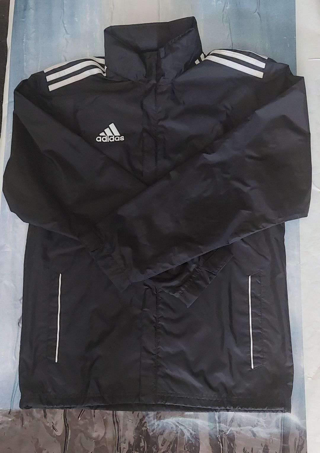 Adidas -  яке тип ветровка!