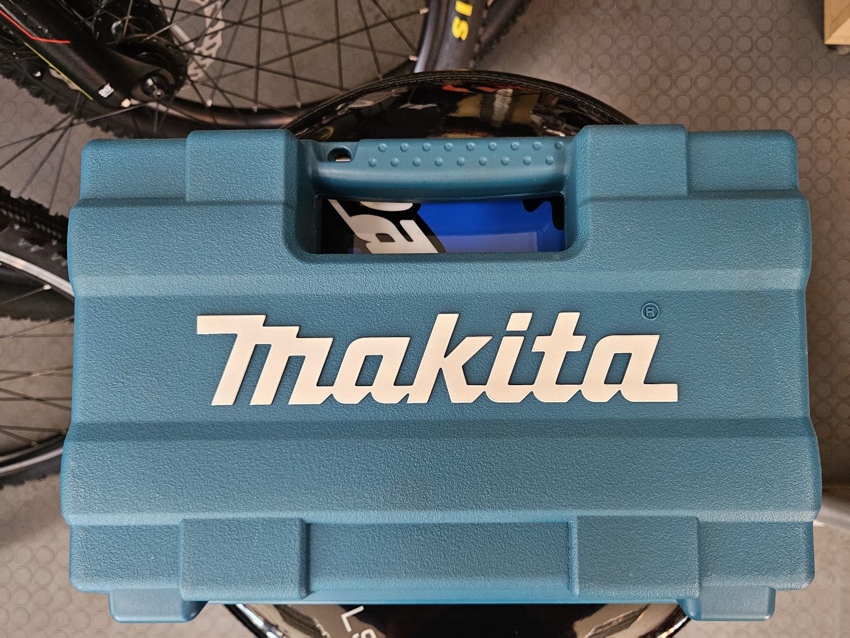 Винтоверт, акумулаторен, с чупещо рамо / MAKITA DF001DW / 3.6 V с