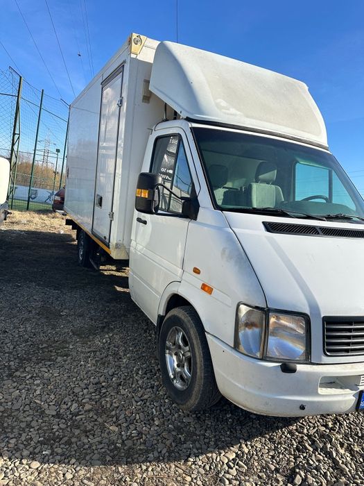 Oferim servicii de transport cu dube inchise