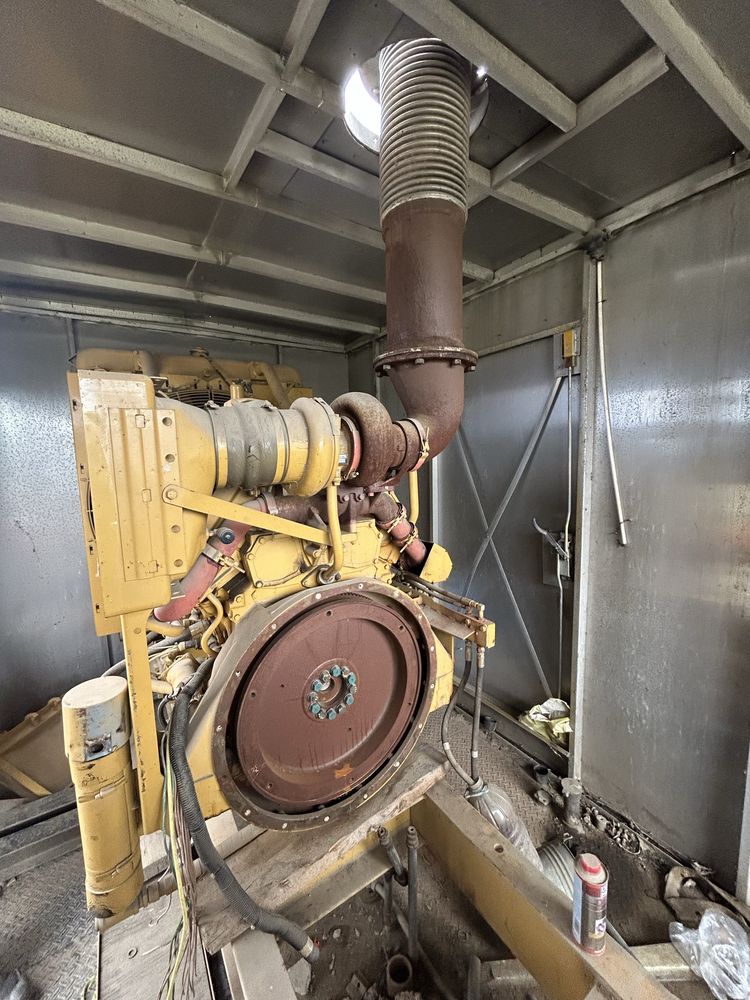 Vând motor caterpilar Motor caterpillar 3408 disel 240cp horse power