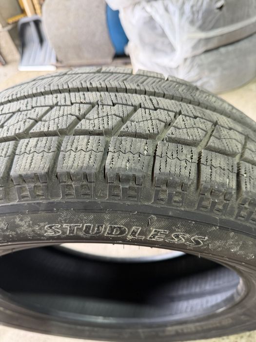 Bridgestone Blizzak VRX 215/60 R17 96S без шипов