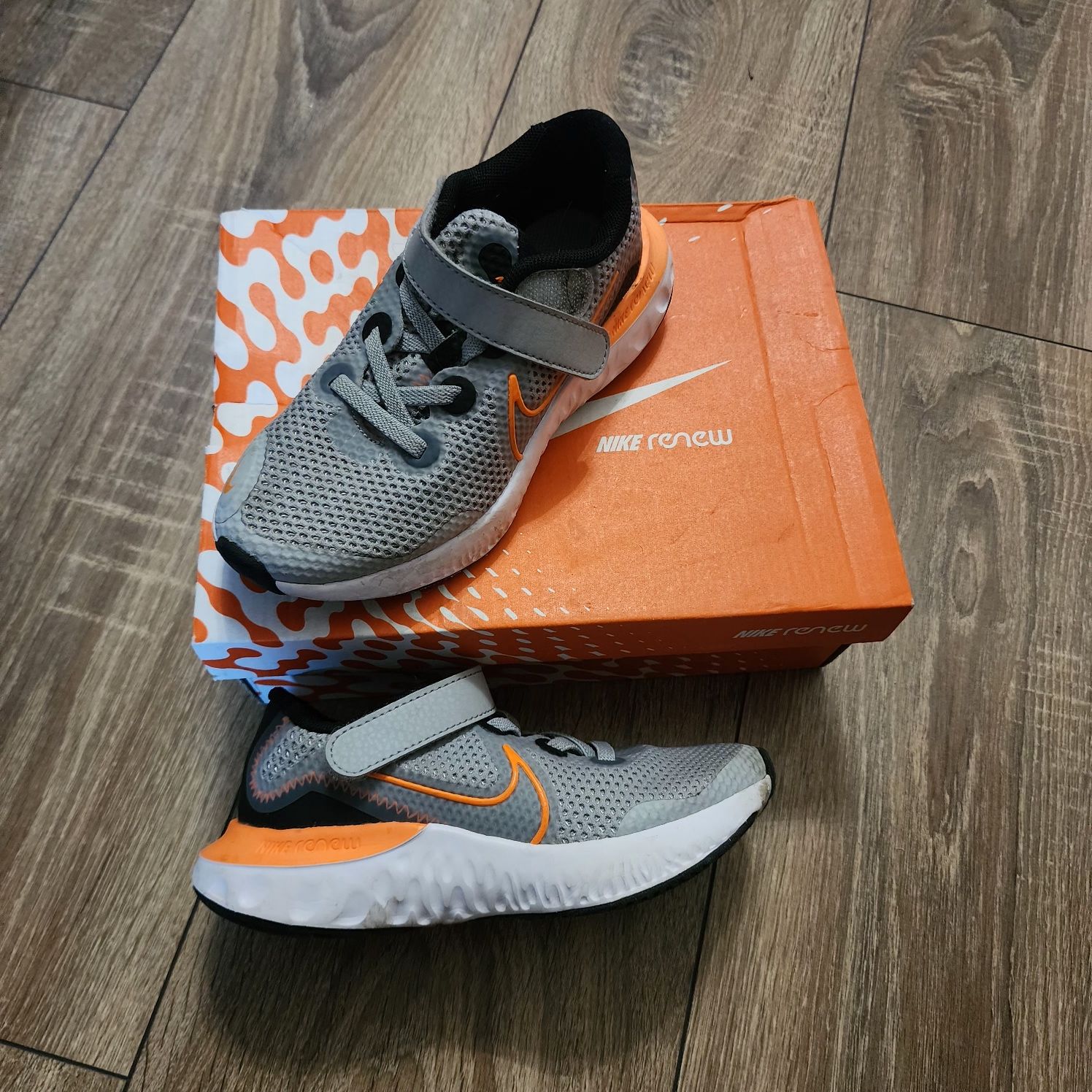 NIKE Renew Run Black Total Orange Маратонки