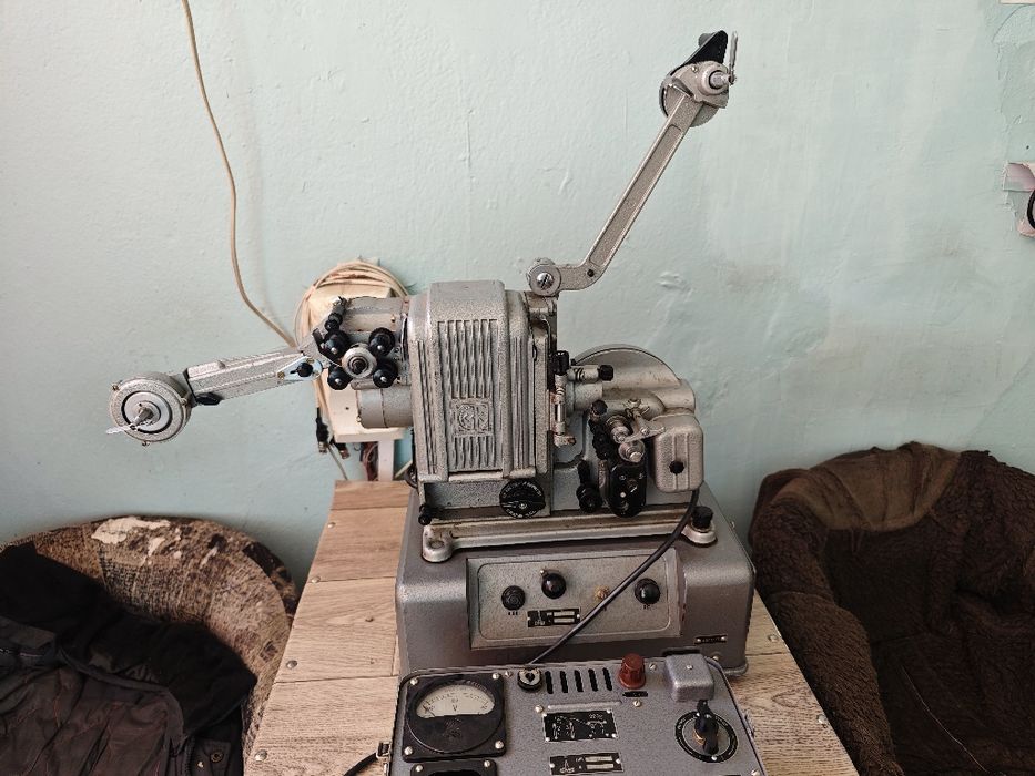 Продадим кинопроектор советский.