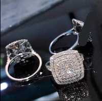 Женское классическое кольцо из серебра 925 пробы.