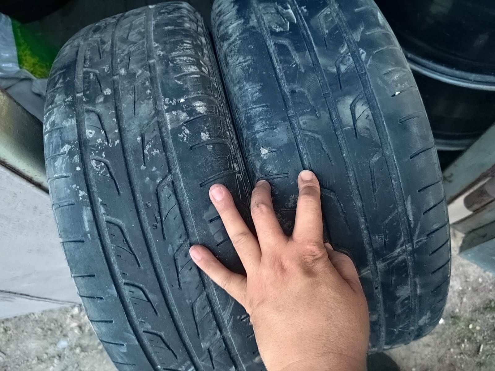 Продам пару летних шин