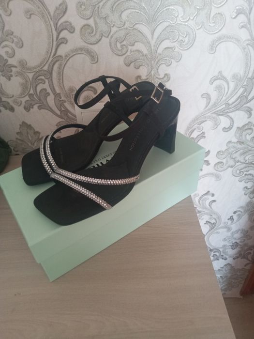 Красивые босоножки,38 р 7000т