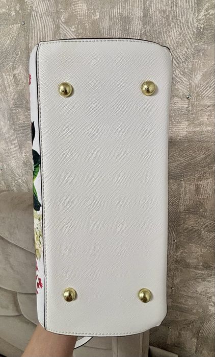 Geanta cu flori deosebita