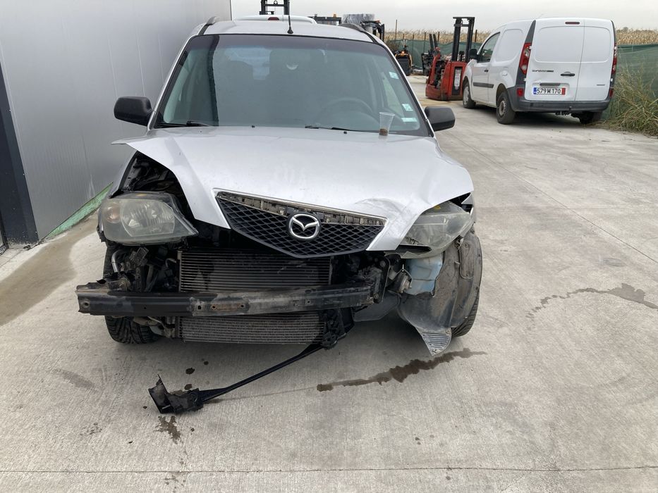 Mazda 2 цяла или на части