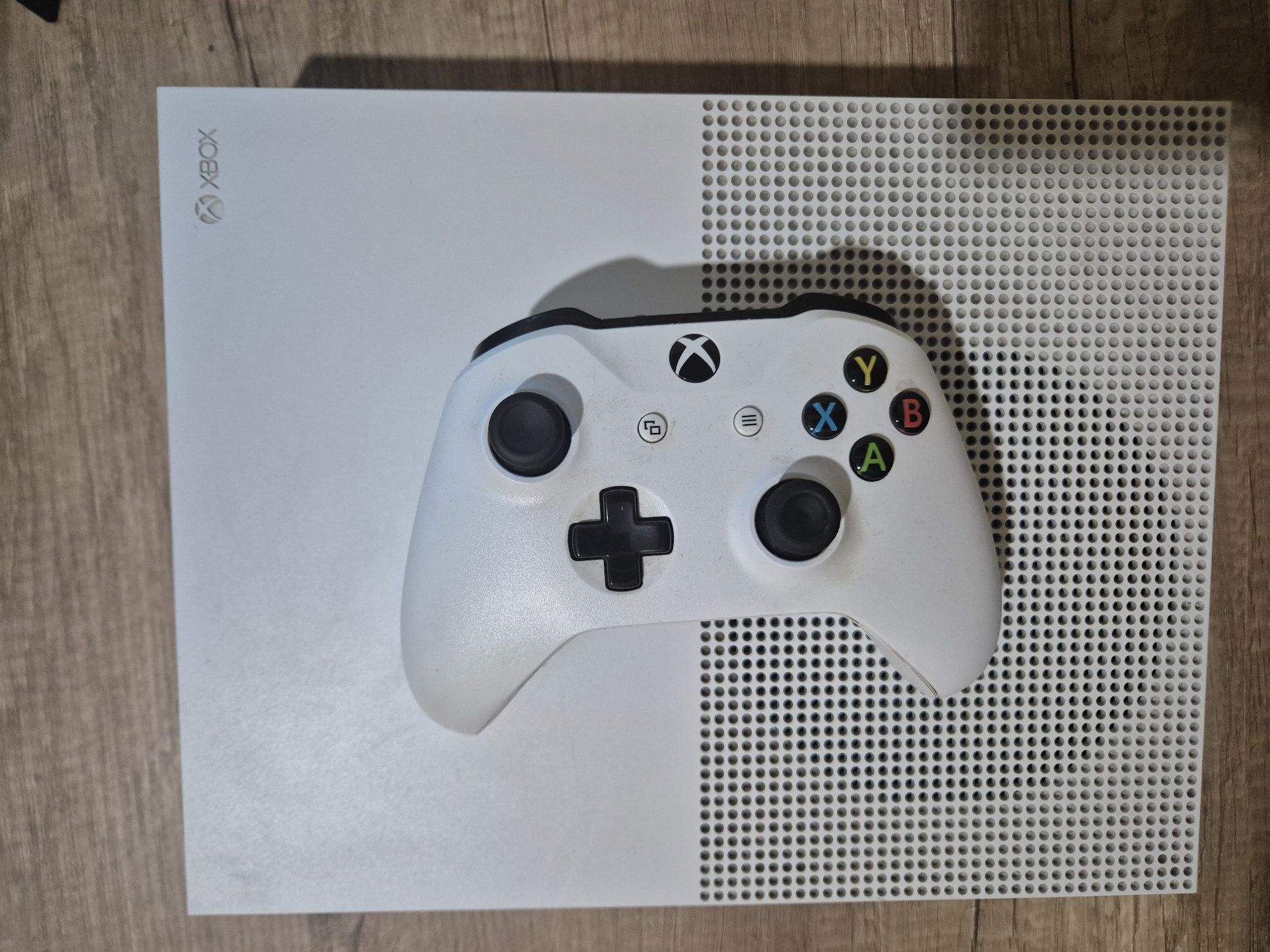 Vindem xbox one .