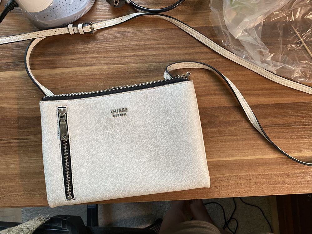 Сумка GUESS белая оригинал