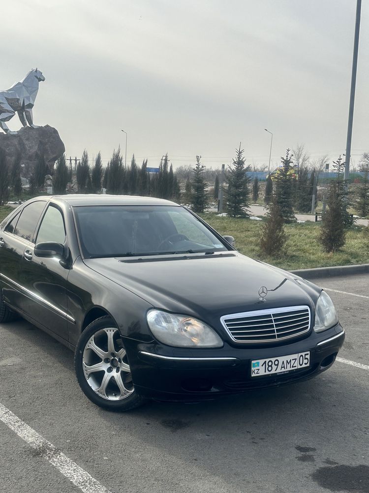 Автомобиль Mersedes S320