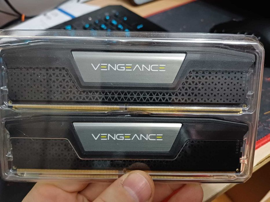 DDR 5 Corsair Vengeance 32 GB (16 x 2 dual channel) 5200Mhz CL40