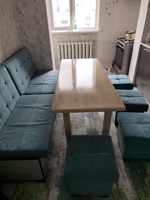 Oshxona uchun  ugalog xolati yaxshi ishlatilgan.stoli bn sotiladi