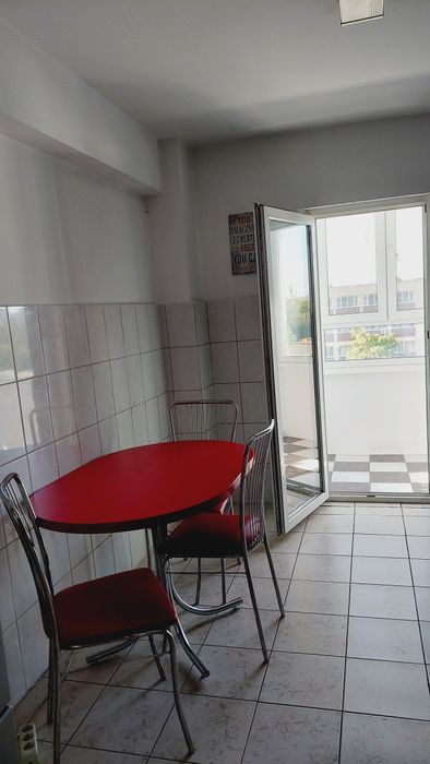Închiriez apartament 3 camere
