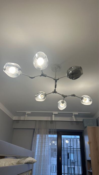 Люстра яркая большая