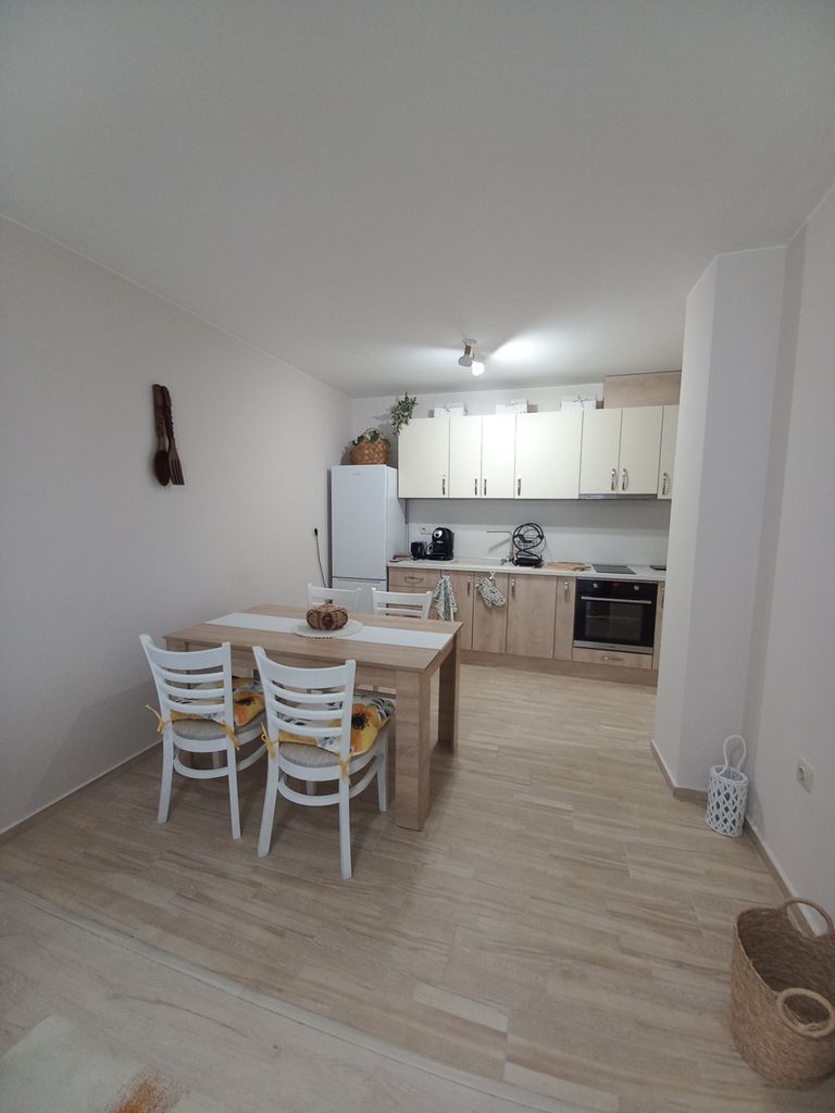 Дава се под наем Тристаен апартамент в Варна, Христо Ботев - 86 кв.м за 637.5 € - Снимка #3