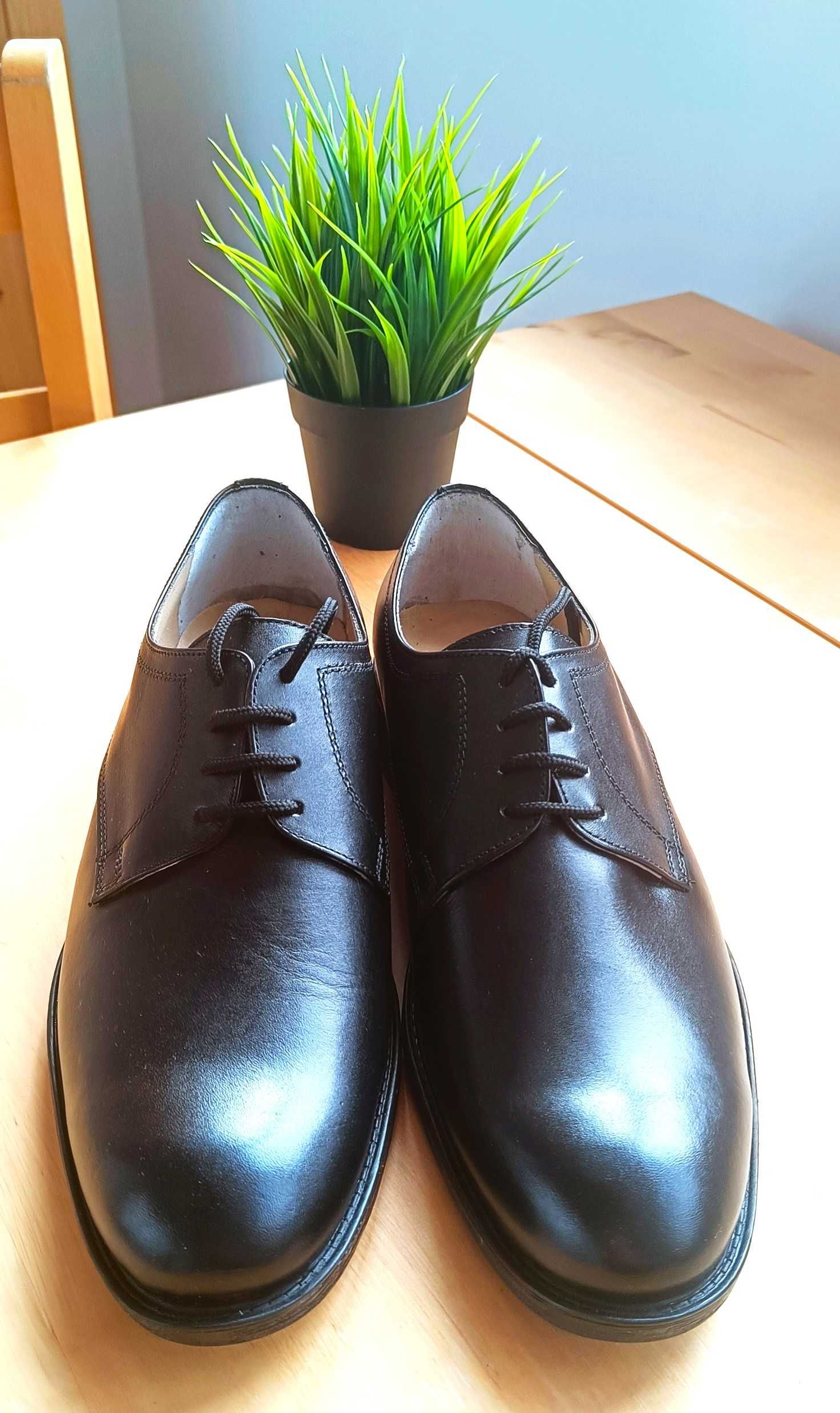Чисто нови черни класически кожени обувки, размер 41
