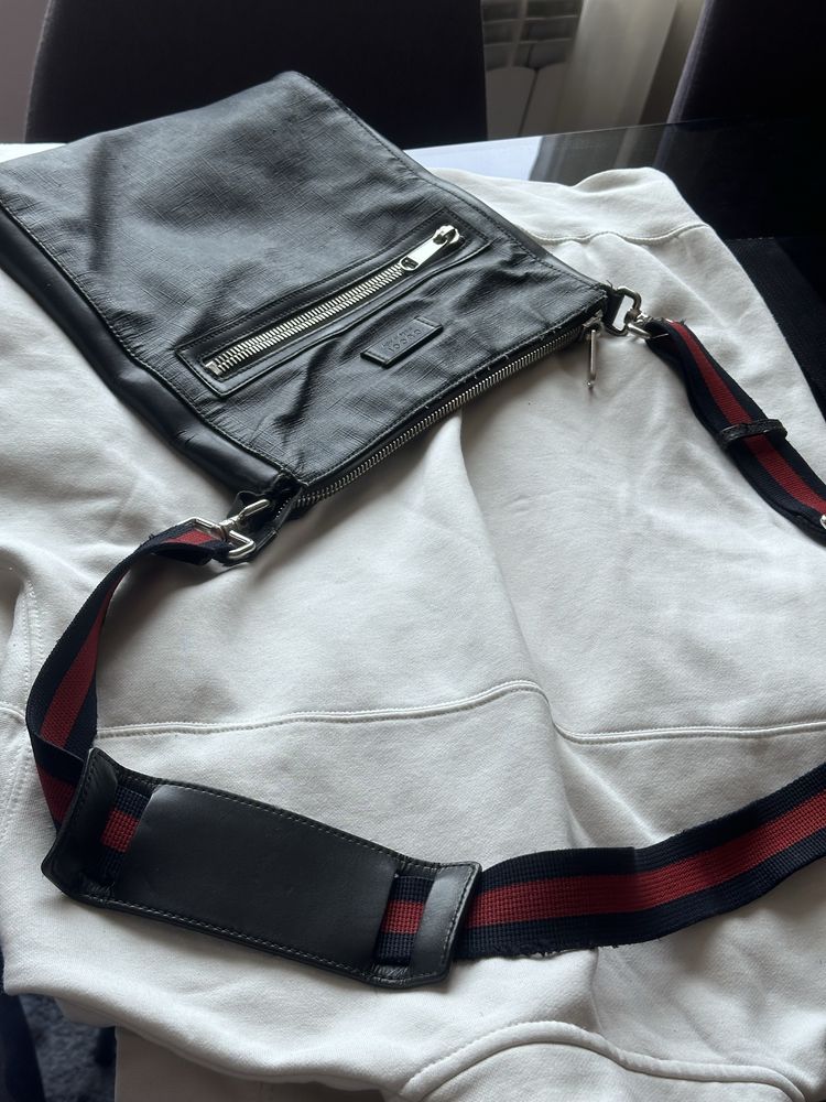 Оригинална чанта “Gucci medium messenger bag“