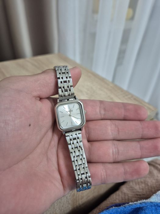 Отдам простые часы