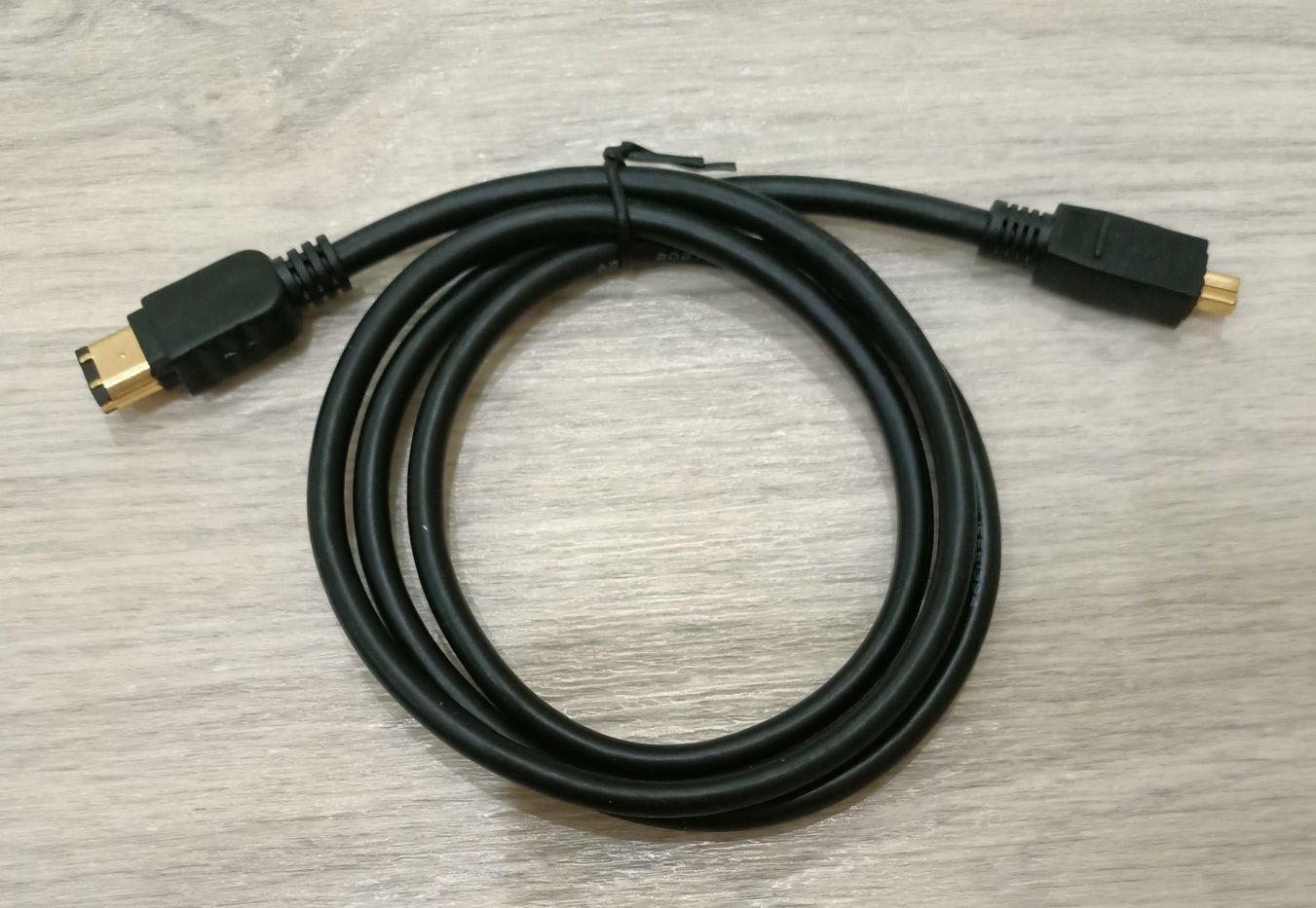 Продам кабель стандарта FireWire формата 4pin на 6pin