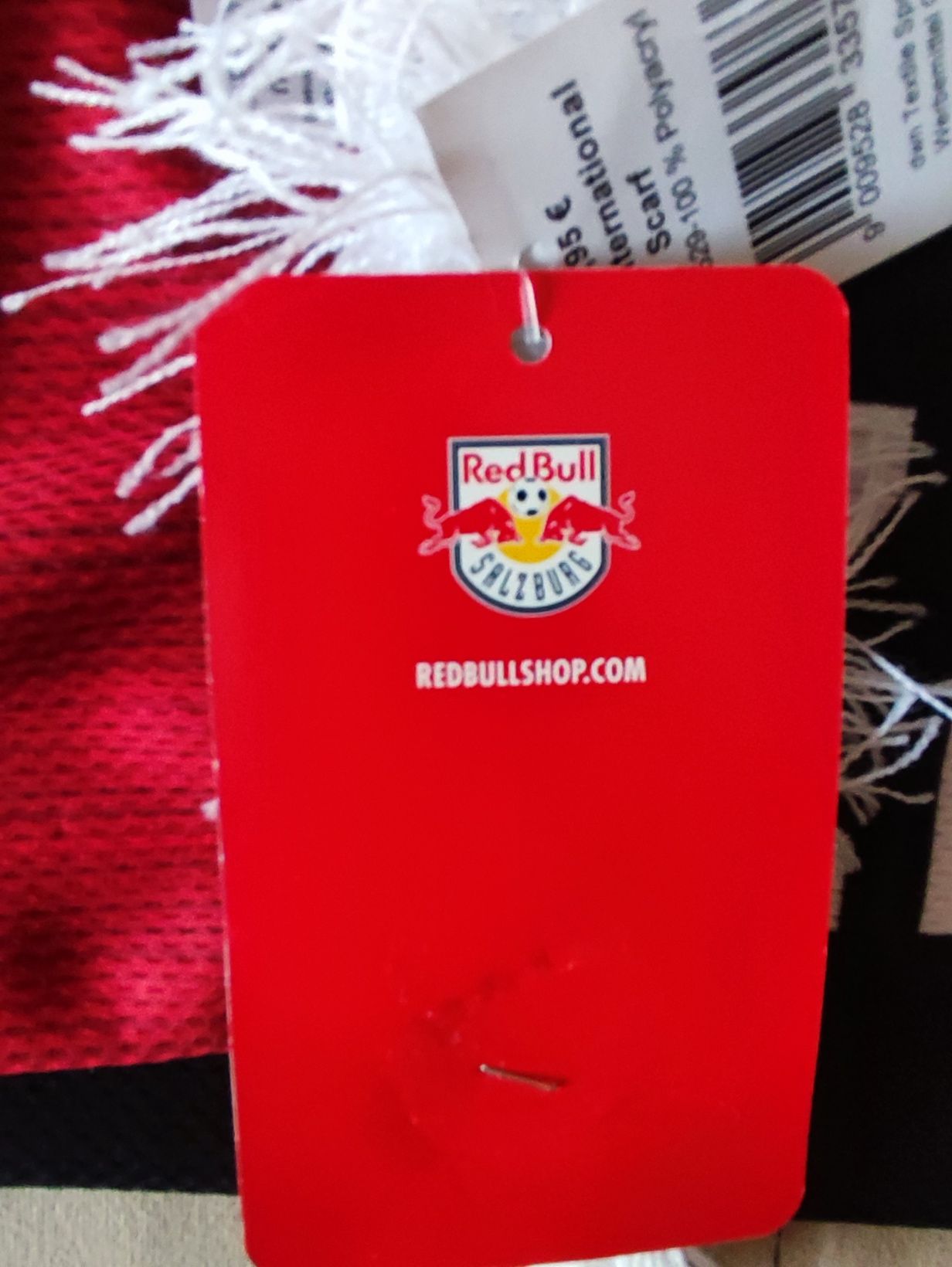 Продавам шал на австрийския RED BULL ZALZBURG-официален продукт