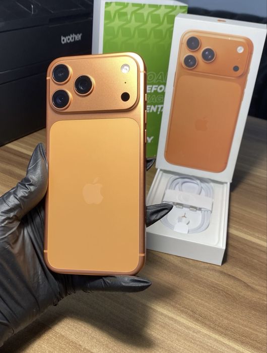iPhone 17 Pro Max • 256 GB • Cosmic Orange