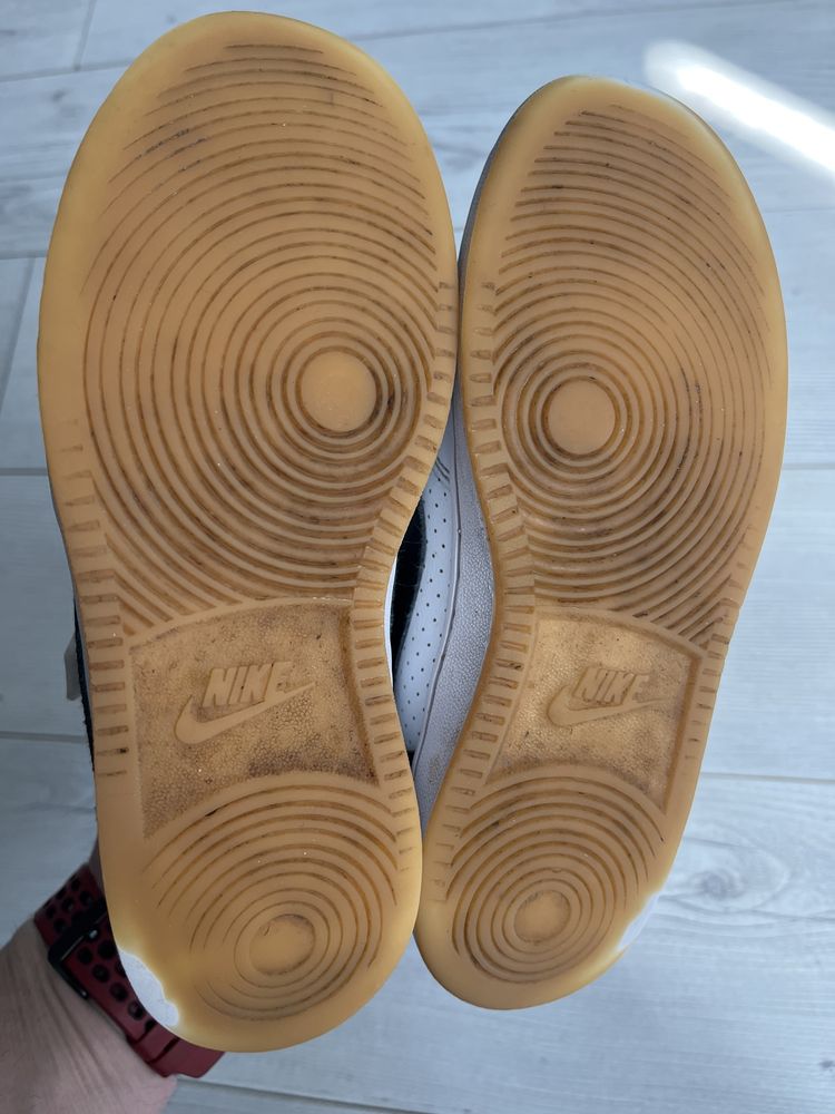 Оригинални кожени кецове/маратонки Nike номер 33