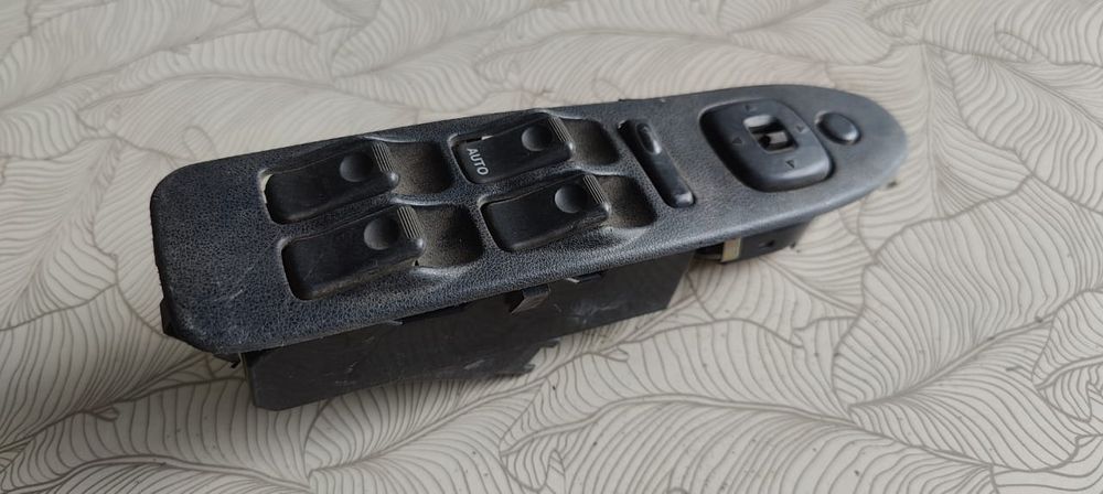 Пульт блок стеклоподьемников стеклоподъемников Мазда Mazda 323 98г