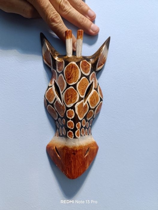 Маска ръчно резбована