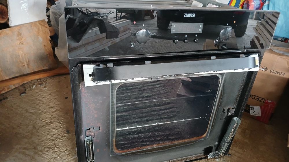 Cuptor electric incorporabil  zanusi prima sticla partă trebuie inlocu