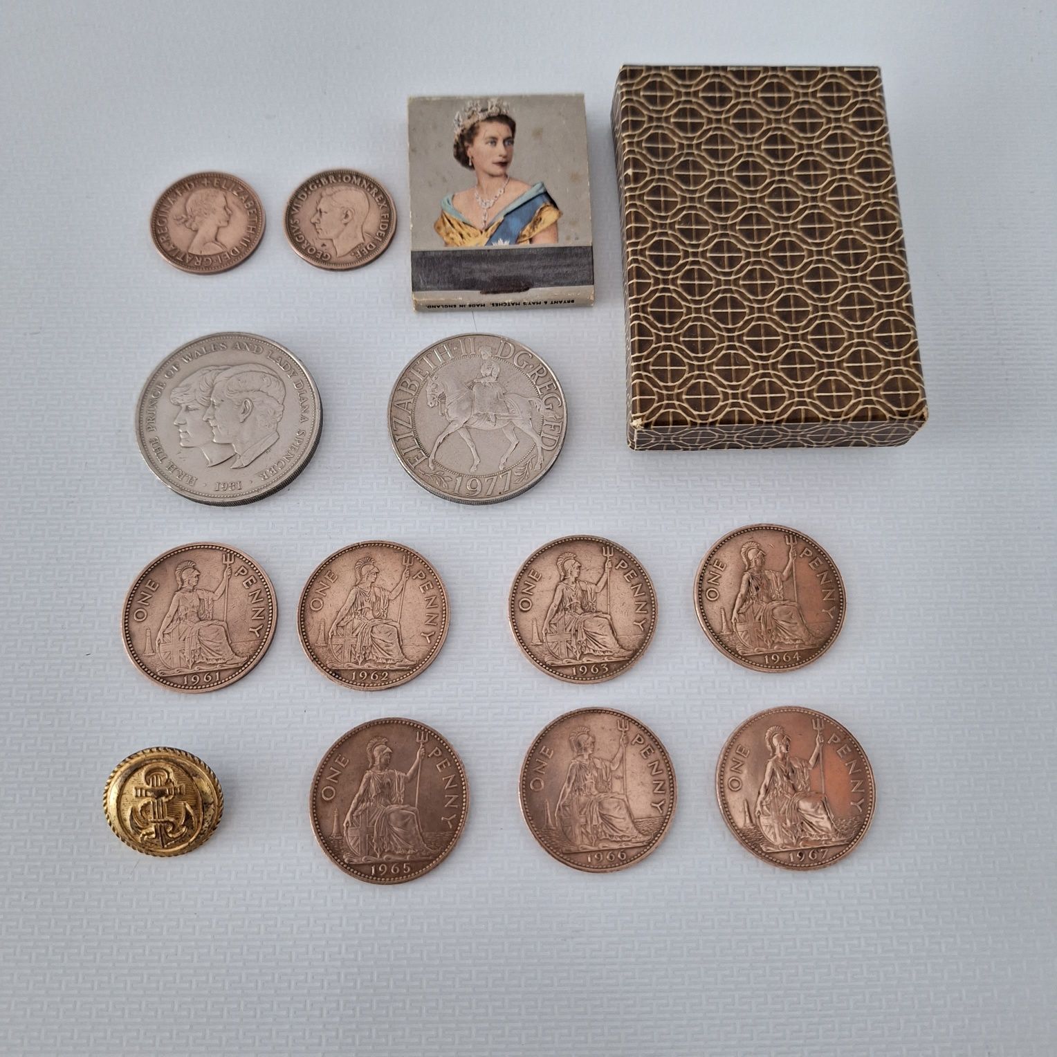 Monede colectie, chibrituri incoronare si buton militar