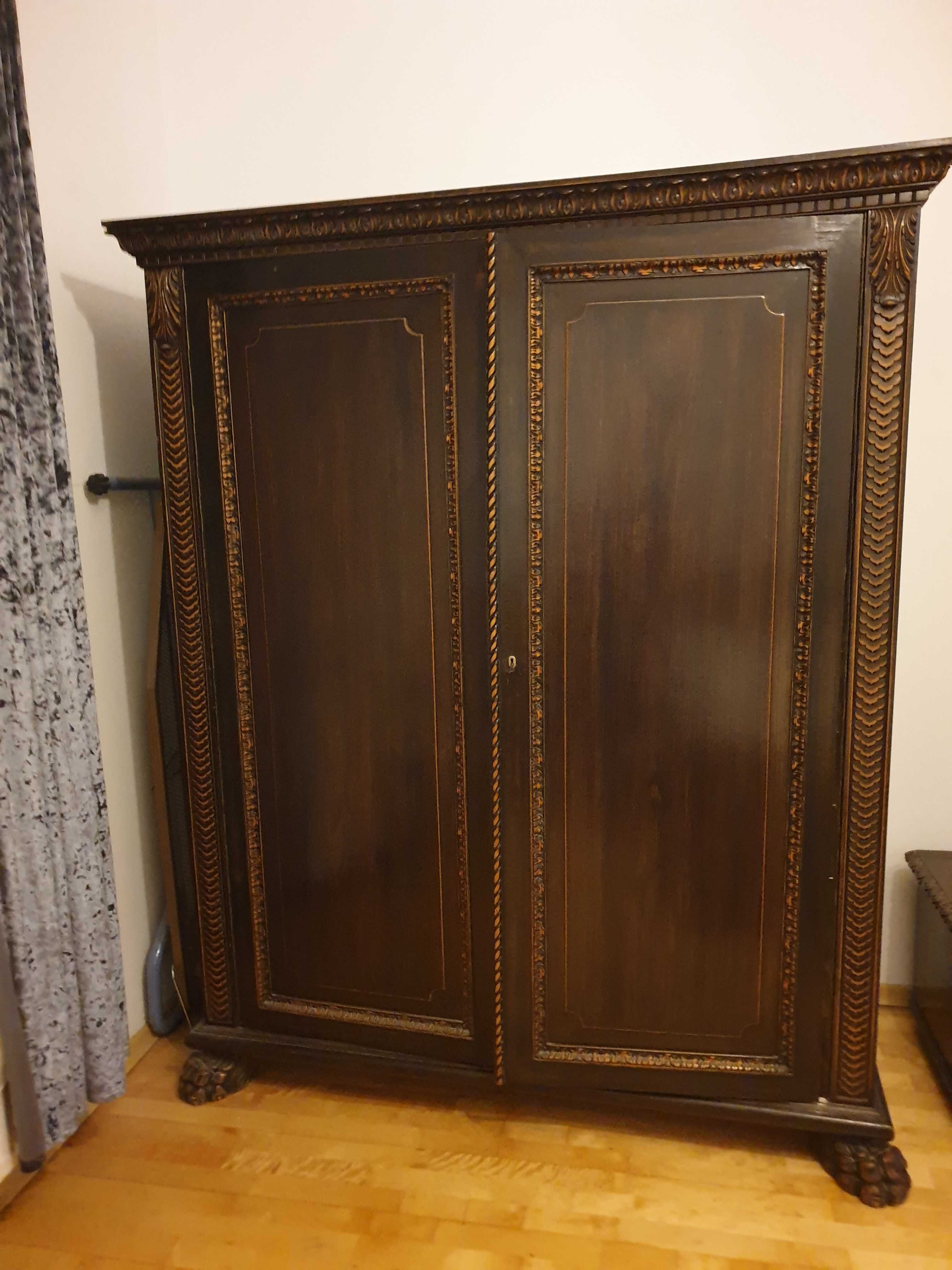 Vand mobilier vechime 150 ani