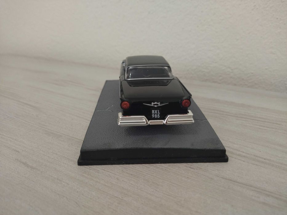Метална количка  Ford Fairlane от серията на ДЖЕЙМС БОНД !!!