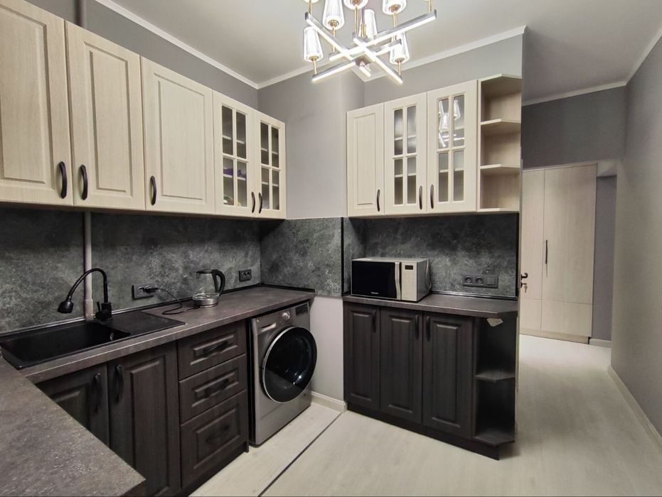 Продам 1/4/4  45м. Ул. БАБУР. С/м Корзинка (аэропорт)