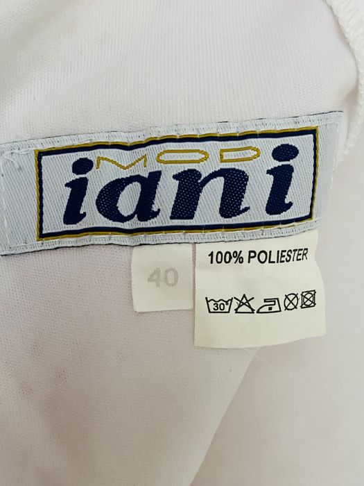 Costum damă fustă și bluză.