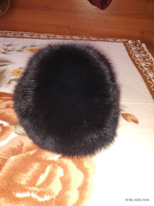 Vând căciulă de vuple neagră de damă