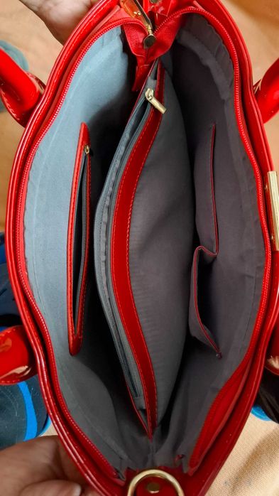 Geantă damă roșie elegantă lacuită – ca nouă