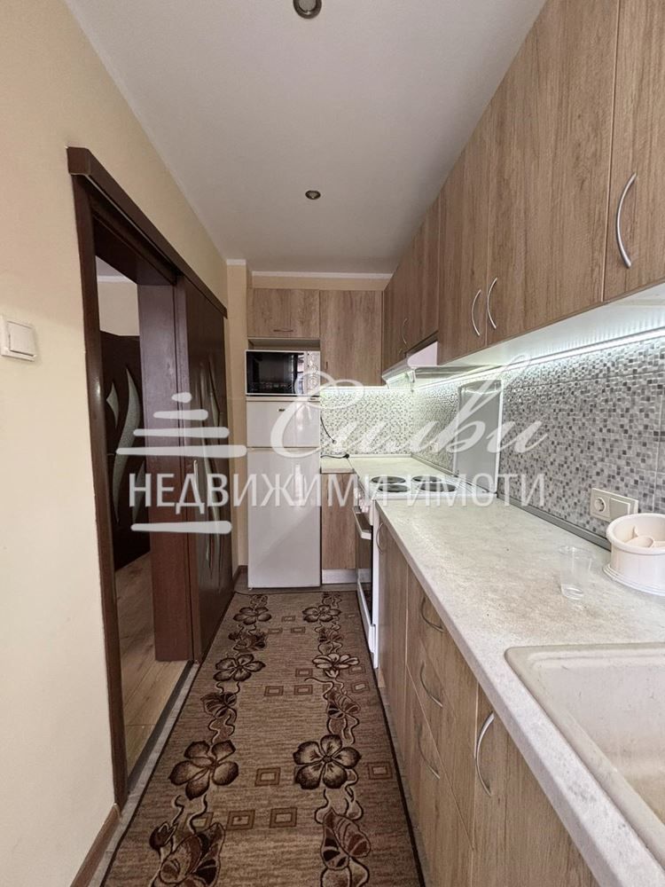 Дава се под наем Тристаен апартамент в Шумен, Център - 80 кв.м за 408 € - Снимка #7