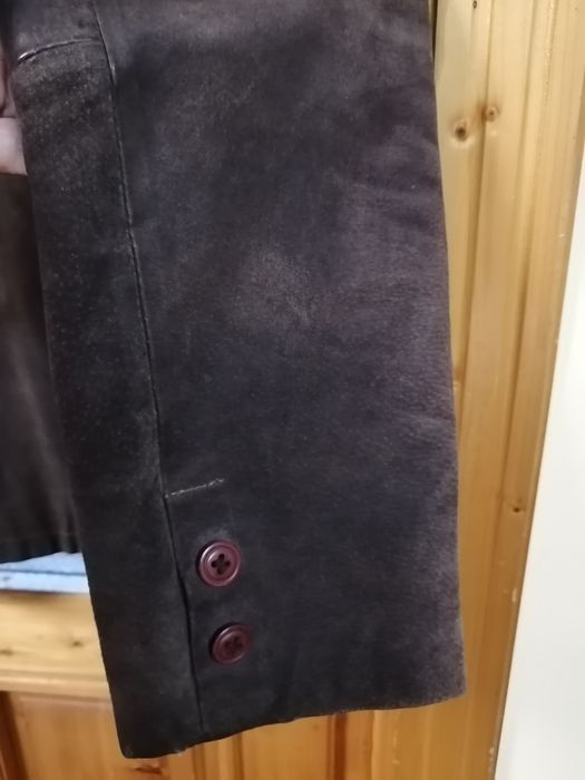 Мъжко топло палто и велурено сако (яке) от естествена кожа.