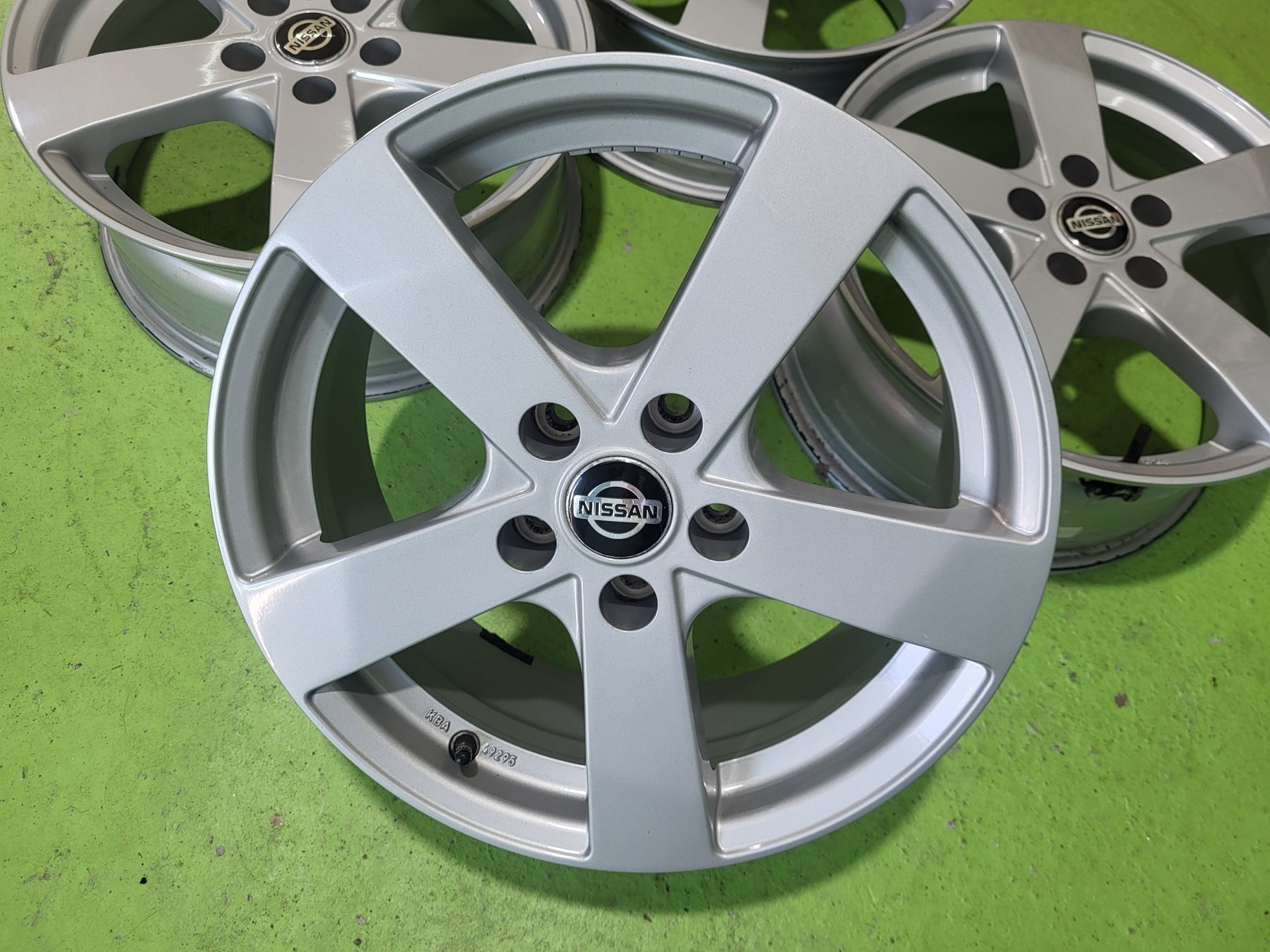 17 5x114.3 Nissan Renault Dacia лети джанти 5х114.3