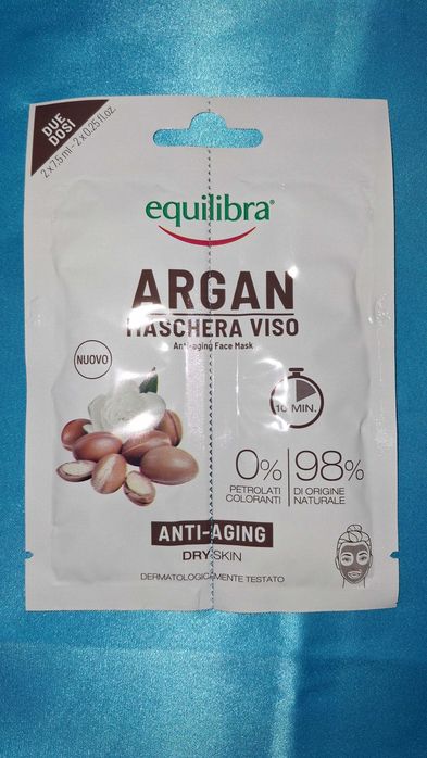 Нова декоративна възглавничка с подарък