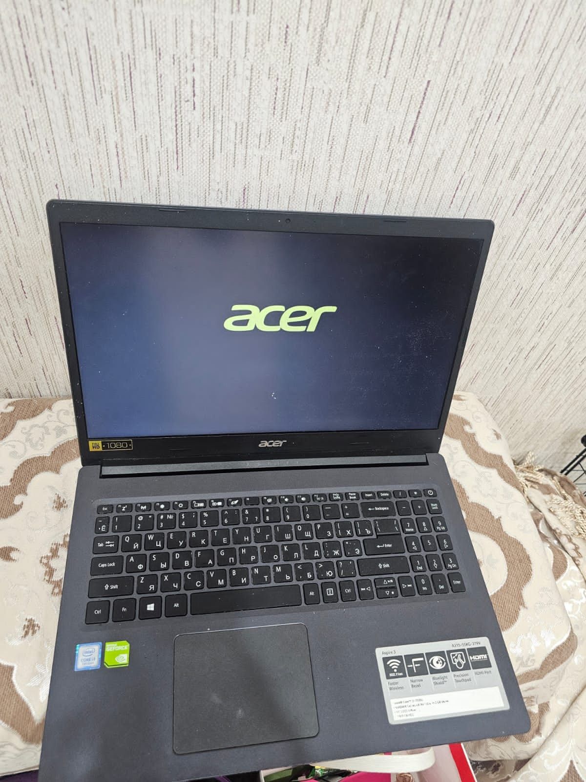 Продам ноутбук Acer core i3 сумка мышка в комплекте