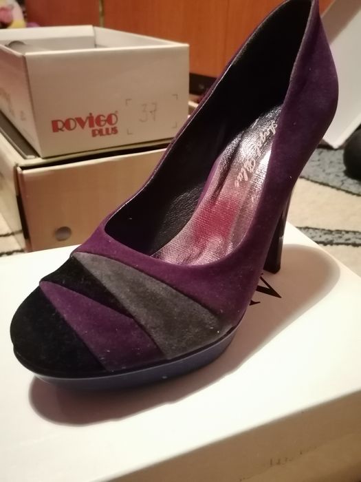 Pantofi noi cu toc din catifea mov cu negru