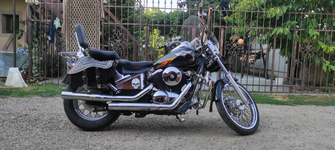 Vând motocicletă kawasaky vulcan 800