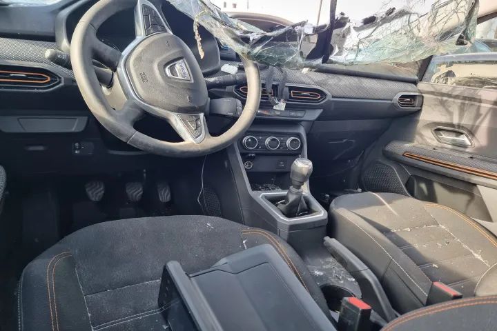 plansa ceasuri de bord volan caseta de directie ansamblul motoras stergatoare  bloc de lumini spirala volan Dacia Sandero stepway 3, an 2021, motor 1.0 tce 91cp cod motor H4d   dezmembrez