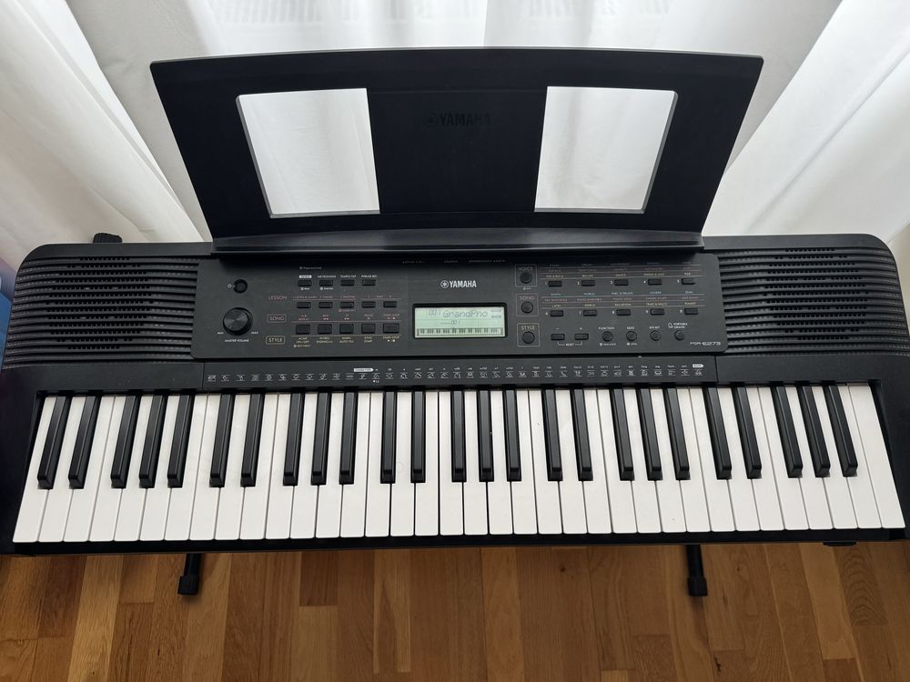 Claviatura Yamaha PSR E273 si stativ