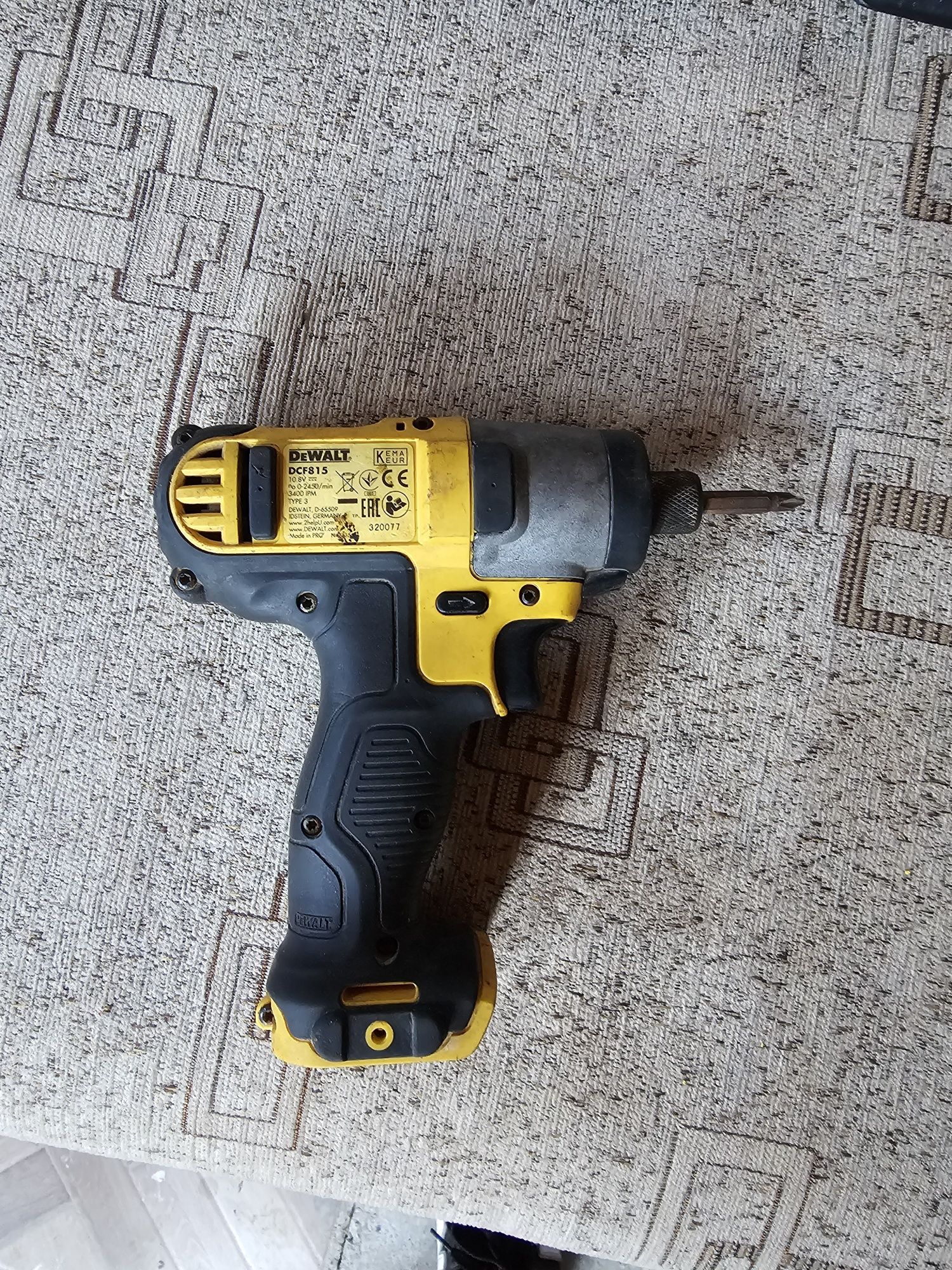 Filetantă cu impact Dewalt DCF815